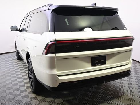 New 2026 Lincoln Navigator L Black Label AWD/4WD image 4
