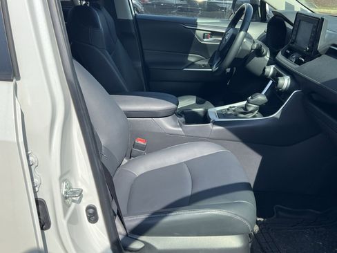 Used 2022 Toyota RAV4 XLE Premium image 26