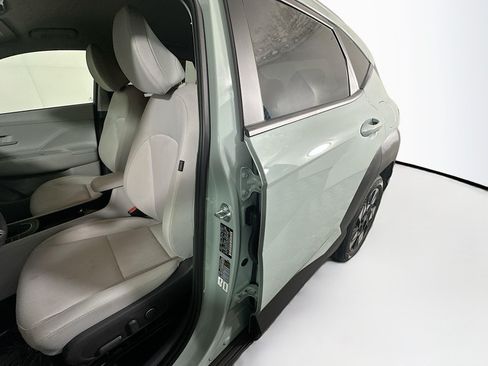 Used 2025 Hyundai Kona SEL FWD image 12