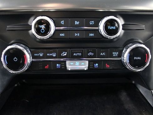 Used 2023 Ford F150 Lariat w/ FX4 Off-Road Package image 26