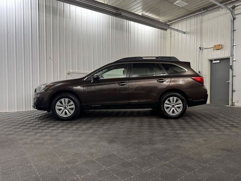 Used 2019 Subaru Outback 2.5i Premium AWD/4WD image 2