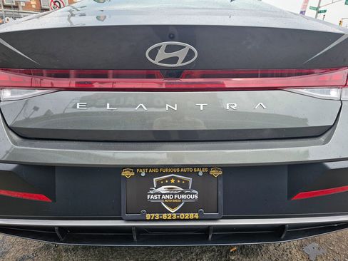 Used 2025 Hyundai Elantra SEL FWD image 28
