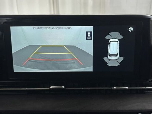 Used 2022 Kia Carnival EX image 21