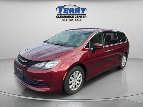 Used 2018 Chrysler Pacifica L image 3
