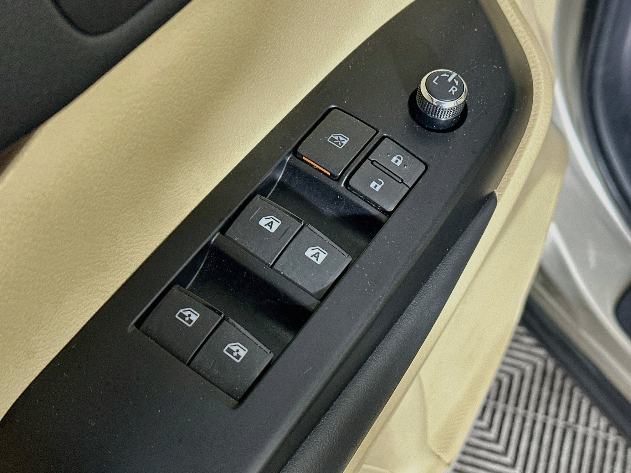 Used 2014 Toyota Highlander Plus AWD/4WD image 17