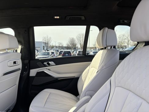 Used 2026 BMW X7 xDrive40i AWD/4WD image 33