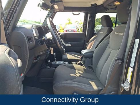 Used 2016 Jeep Wrangler Unlimited Sahara w/ Connectivity Group AWD/4WD image 2