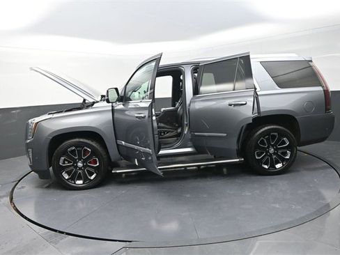 Used 2019 Cadillac Escalade Platinum image 38