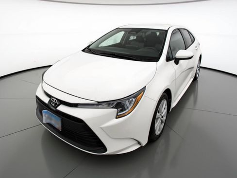 Used 2025 Toyota Corolla LE FWD image 3