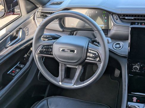 Used 2023 Jeep Grand Cherokee Overland image 16