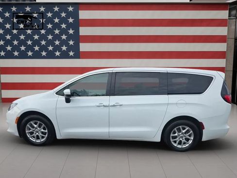 Used 2022 Chrysler Voyager LX FWD image 8