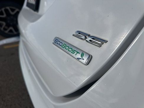 Used 2017 Ford Fusion SE w/ Fusion SE Technology Package image 11