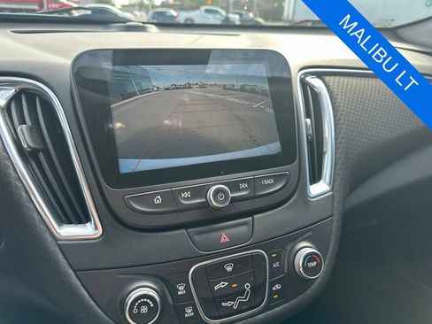 Used 2018 Chevrolet Malibu LT w/ Driver Confidence Package FWD image 16