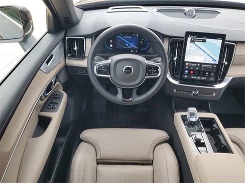 Used 2025 Volvo XC90 T8 Ultra image 32