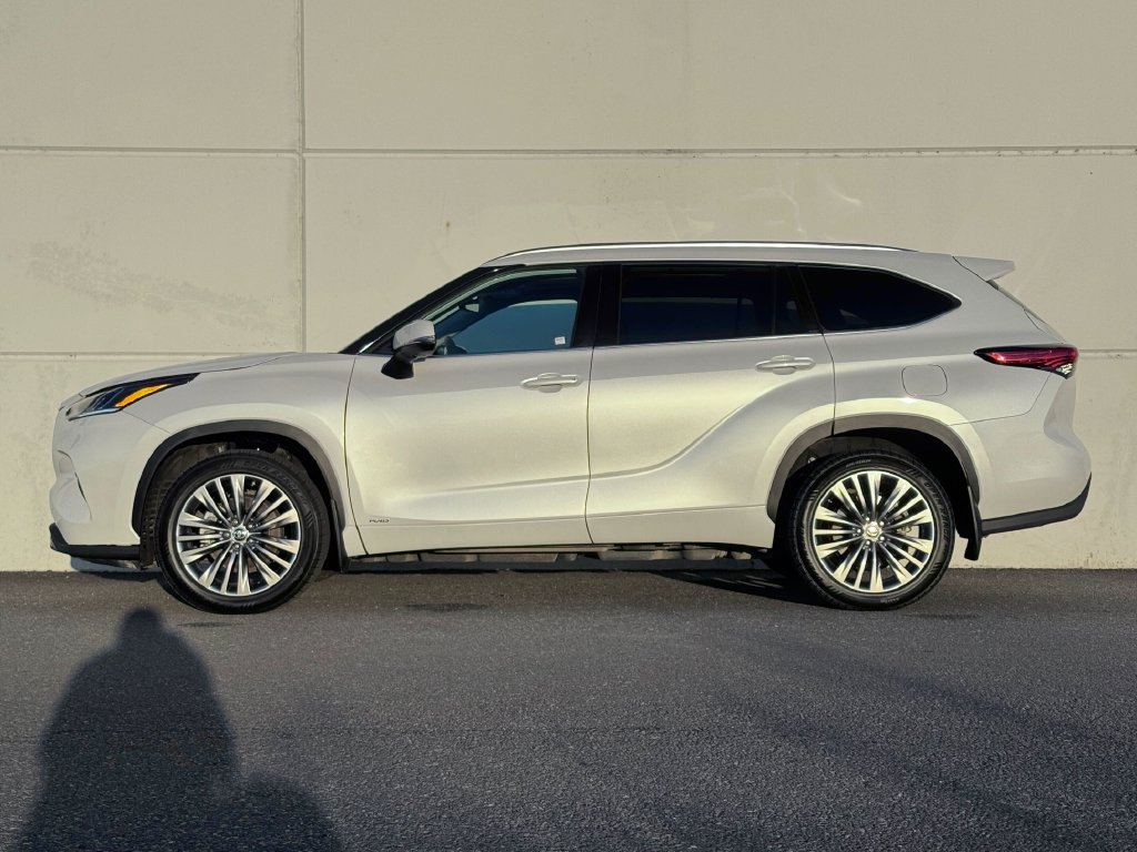 Certified 2022 Toyota Highlander Platinum AWD/4WD image 4