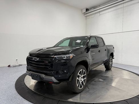 Used 2023 Chevrolet Colorado Z71 w/ Z71 Convenience Package 2 image 3
