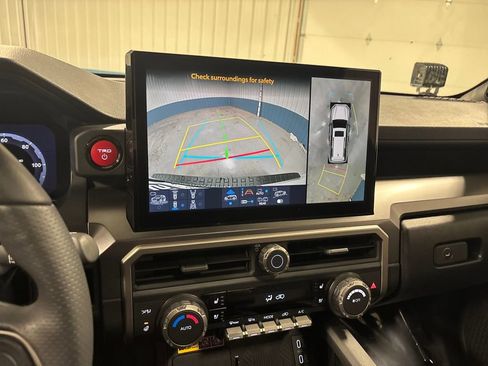 Used 2025 Toyota 4Runner Limited image 12