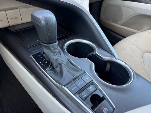 Used 2022 Toyota Camry LE image 8