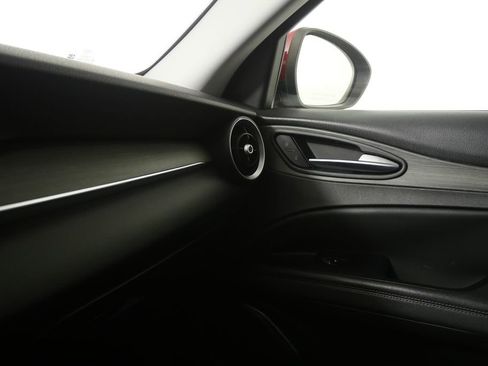 Used 2018 Alfa Romeo Stelvio Ti w/ Convenience Package image 27