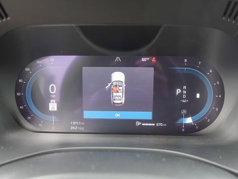 Used 2023 Volvo XC60 B5 Plus image 16