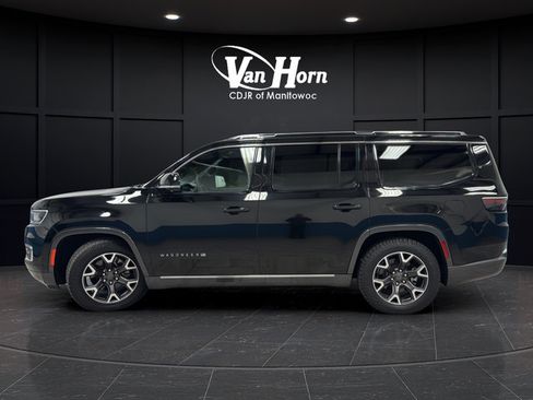 Used 2022 Jeep Wagoneer Series III w/ Premium Group I AWD/4WD image 4