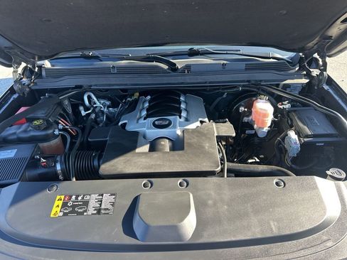 Used 2019 Cadillac Escalade Platinum image 40