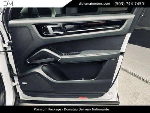 Used 2020 Porsche Cayenne AWD/4WD image 26