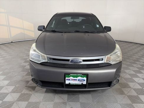 Used 2010 Ford Focus SE image 2