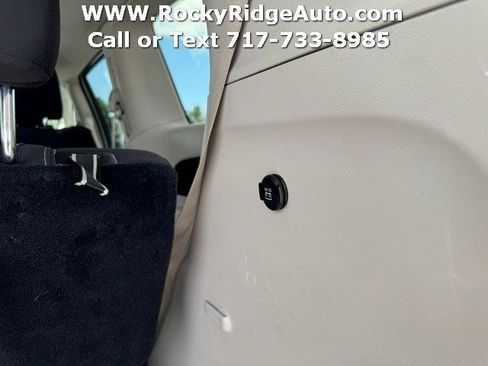 Used 2023 Chrysler Voyager LX FWD image 33