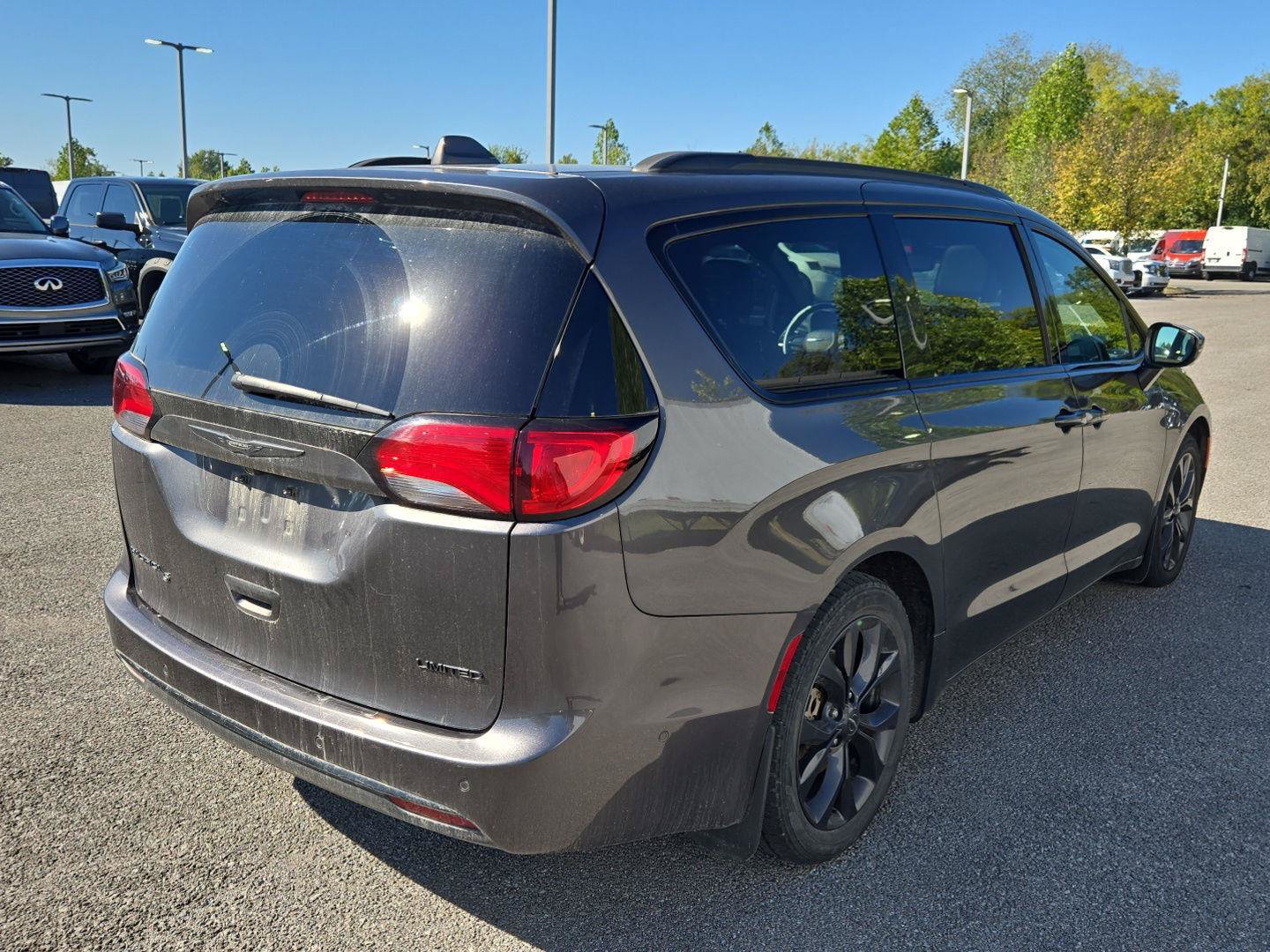 Used 2020 Chrysler Pacifica Limited w/ Advanced Safetytec Group FWD image 7