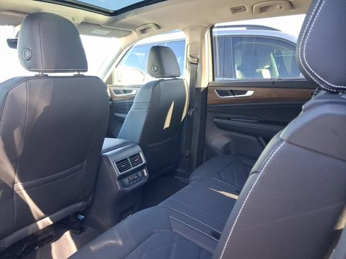 New 2026 Volkswagen Atlas SE FWD image 5