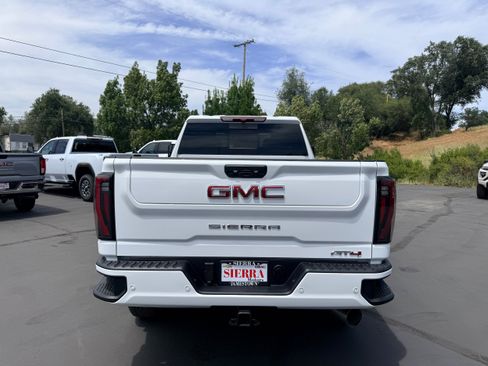 New 2026 GMC Sierra 2500 AT4 AWD/4WD image 5