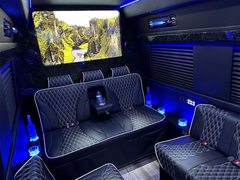 Used 2024 Mercedes-Benz Sprinter 3500 image 28