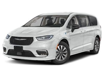Certified 2024 Chrysler Pacifica Limited