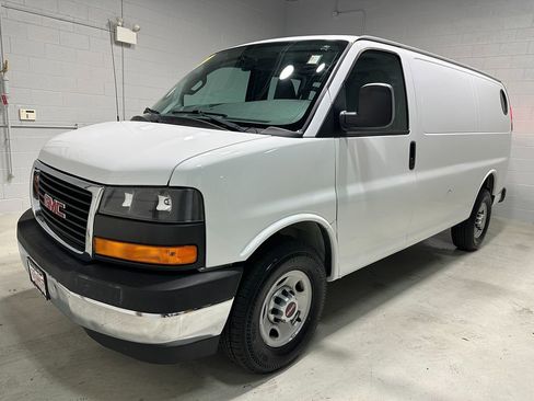 Used 2017 GMC Savana 2500 image 17