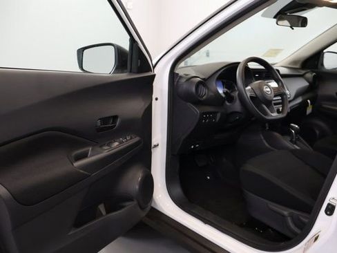 New 2025 Nissan Kicks Play S image 6