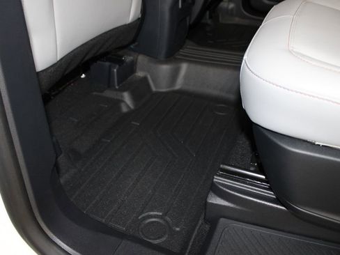 Used 2025 Ford Explorer Active w/ Active Comfort Package image 21