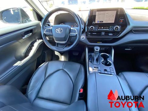 Used 2023 Toyota Highlander XLE AWD/4WD image 33