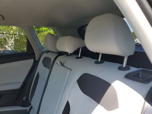 New 2026 Volkswagen Taos SE FWD image 9