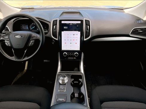 Used 2022 Ford Edge SE w/ Black Appearance Package image 10