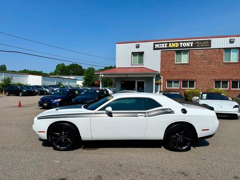 Used 2020 Dodge Challenger SXT w/ Blacktop Package image 4