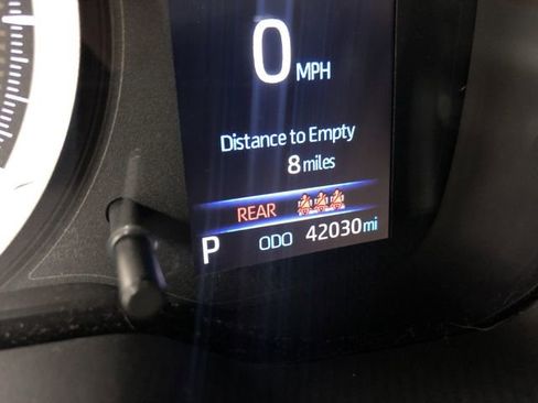 Used 2022 Toyota Corolla SE w/ SE Premium Package image 18