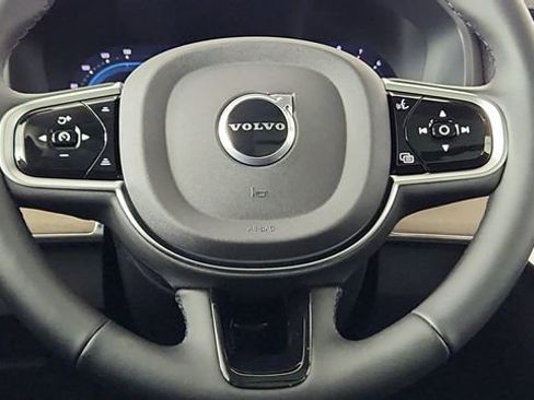 Certified 2025 Volvo XC90 B6 Core w/ Protection Package Premier AWD/4WD image 25