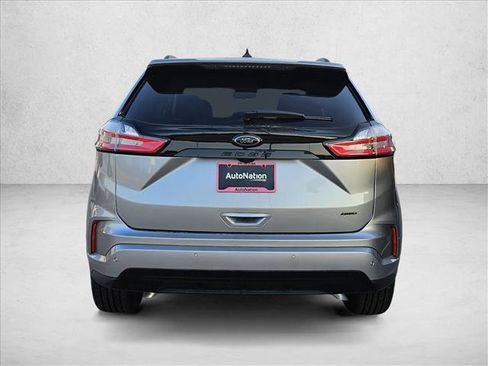 Used 2024 Ford Edge SE w/ Black Appearance Package image 8