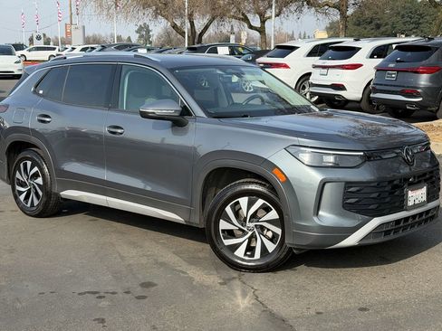 Used 2025 Volkswagen Tiguan S image 2