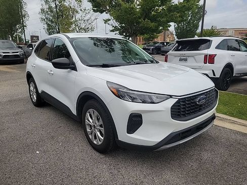 Used 2023 Ford Escape Active w/ Cold Weather Package FWD image 2