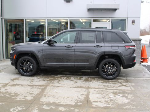 New 2025 Jeep Grand Cherokee Limited image 5