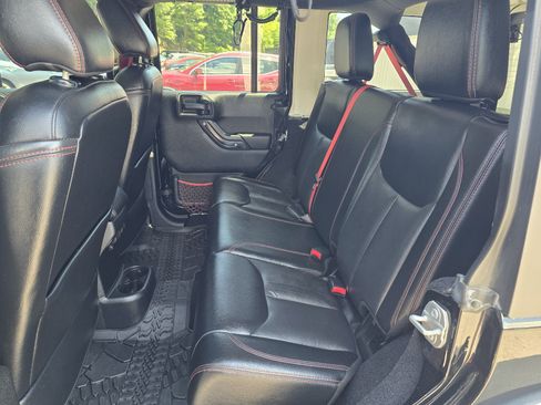 Used 2017 Jeep Wrangler Unlimited Rubicon AWD/4WD image 13