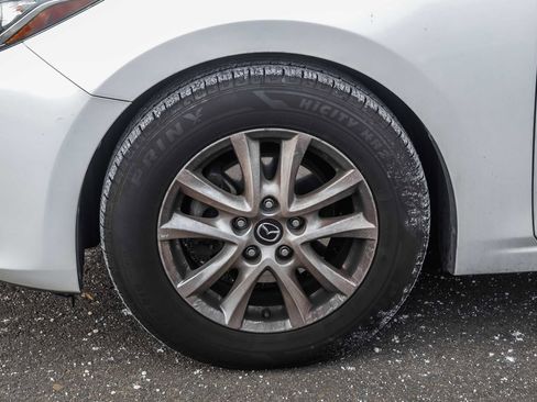 Used 2015 MAZDA MAZDA3 i Touring w/ Technology Package image 9