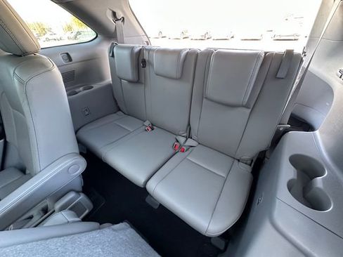 Used 2018 Toyota Highlander Limited image 32